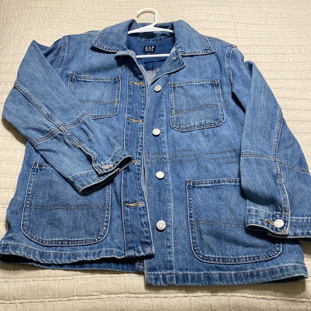 Gap jean jacket. Vintage style fit. Cute fading. Size small.